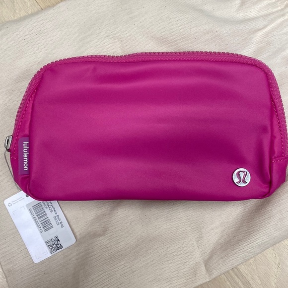 lululemon Everywhere Belt Bag Sonic Pink (Barbie Pink Hot Pink) 1L Brand… - Picture 1 of 5